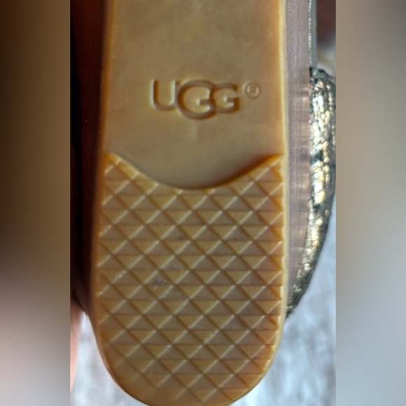 Preloved UGG Women's Char Black Metallic Wedge Sandal Women's Size 10 - Picture 5 of 9